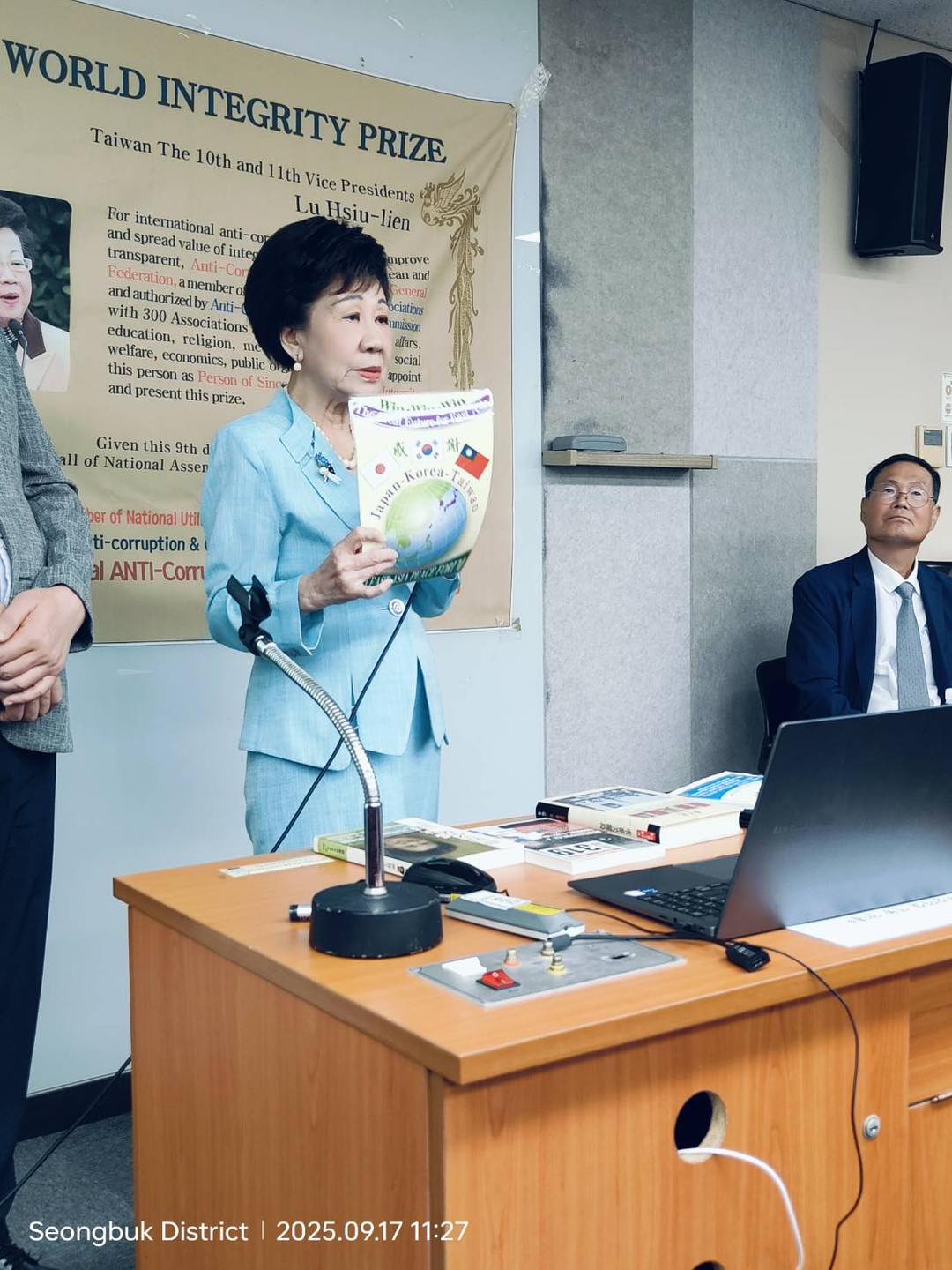 對賴總統編列上兆軍事採購預算，前副總統呂秀蓮不認同指出，台灣不應成為另一個火藥庫或刺蝟島，而應是「全世界的一顆明珠」。圖／取自呂秀蓮臉書