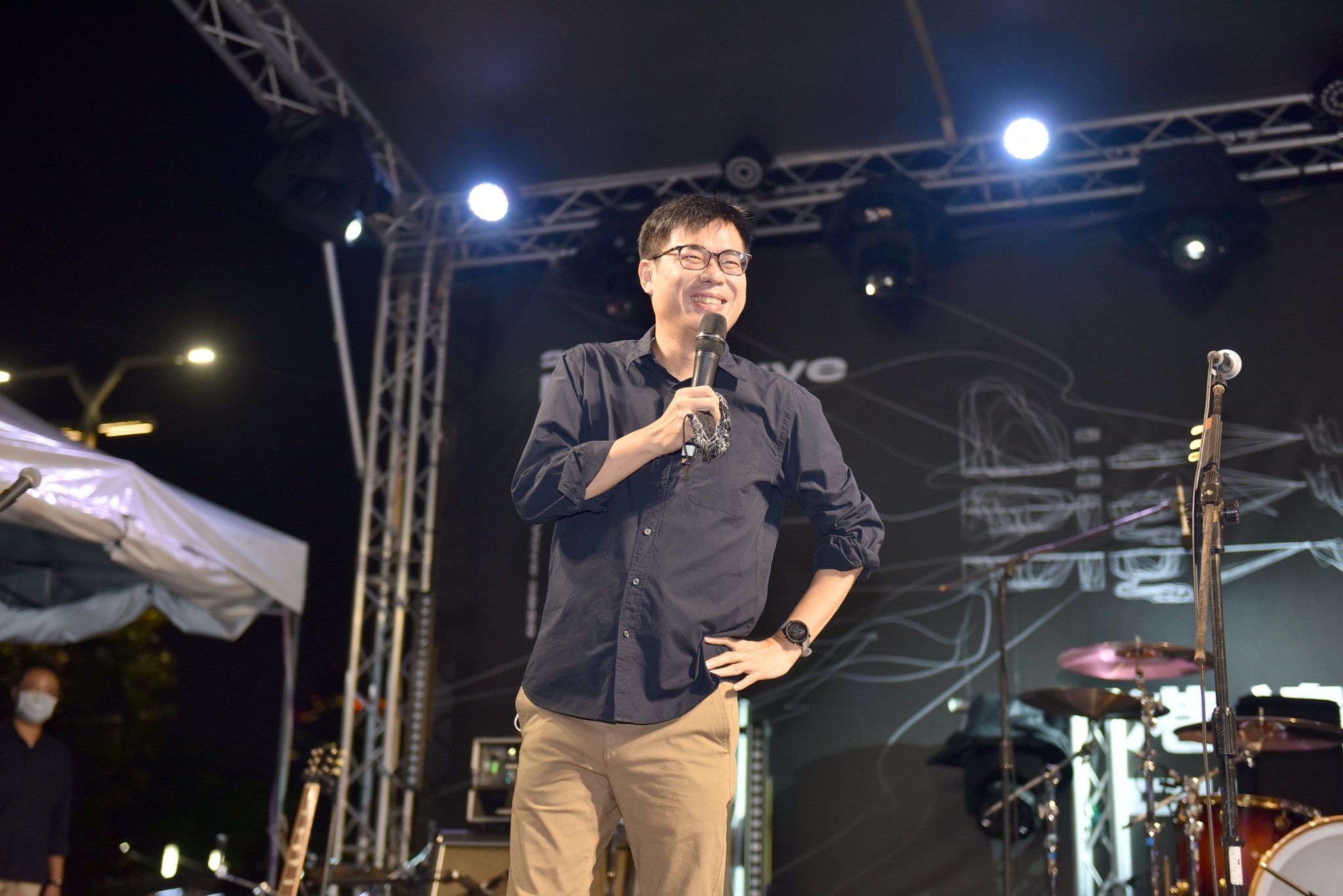 陳其邁在高雄執政後，大力拓展高雄的演唱會，為他催促了不少年輕人的票。圖／取自陳其邁 Chen Chi-Mai　臉書