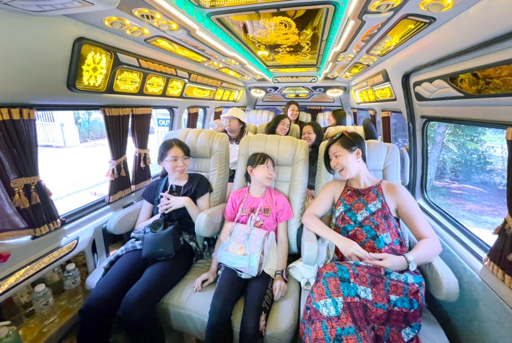 01%E8%B5%B0%E8%B7%B3%E6%97%85%E9%81%8A%E6%9B%BC%E8%B0%B7%E5%B9%AB%E4%BB%A5%E4%B8%80%E6%A2%9D%E9%BE%8D%E6%9C%8D%E5%8B%99 1