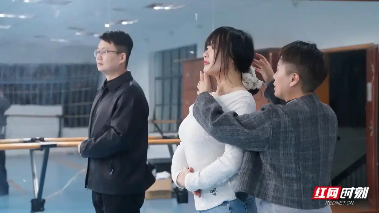 劉喜美與梁智斌正進行婚禮彩排。圖／取自紅網