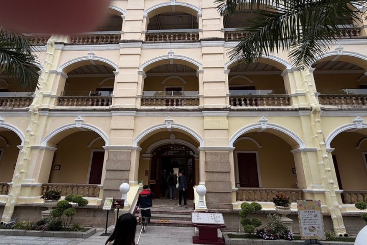 新台幣百元上國父肖像 就在廣州大元帥府內誕生 4 1917年7月,孫中山於廣州在此建立「中華民國軍政府」,展開護法運動,建築也因此有了「大元帥府」之名。圖/記者陳素貞攝