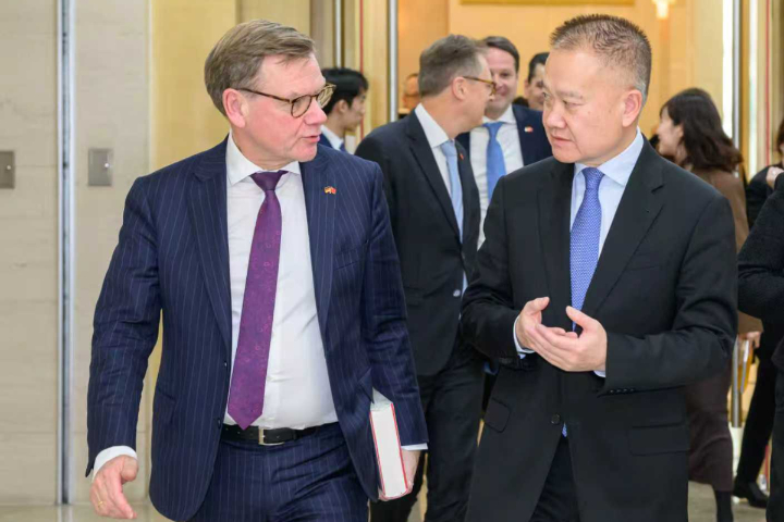 陸方亮紅線!王毅會見德外長:台灣被「七重鎖定」 是中國核心利益的核心 6 劉海星會見瓦德富爾時喊話推動雙方關係正向發展。圖/取自中聯部官網