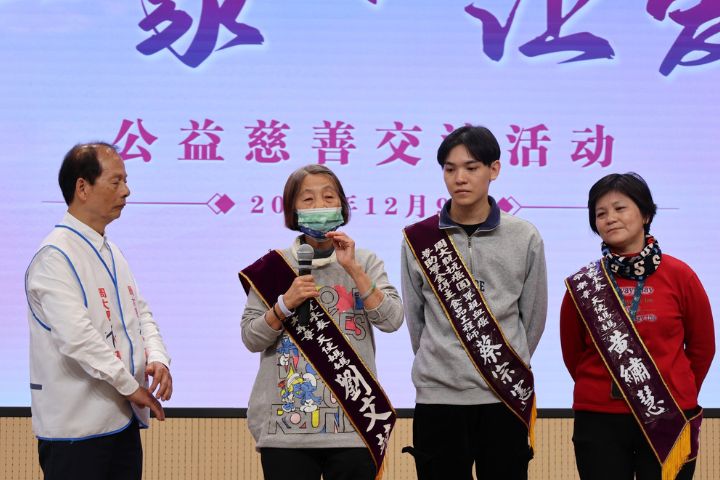 周大觀挺兩岸癌童「活出希望」 上海9名抗癌小鬥士獲頒助學金 5 周大觀文教基金會啟動籌建「兩岸愛童基金」,為弱勢癌童提供長期協助。圖/周大觀文教基金會提供