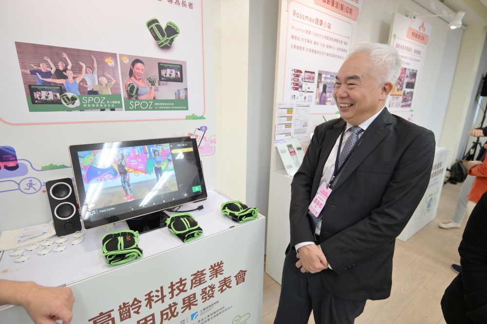 產發署跨域打造健康台灣 8家亮點業者秀高齡科技成果 5 02%E7%94%A2%E7%99%BC%E7%BD%B2%E7%BF%81%E8%B0%B7%E6%9D%BE%E7%B5%84%E9%95%B7%E5%8F%83%E8%A7%80%E5%BB%A0%E5%95%86%E6%94%A4%E4%BD%8D%E9%AB%94%E9%A9%97%E7%A7%91%E6%8A%80%E5%8D%94%E5%8A%A9%E9%95%B7%E8%80%85%E5%81%A5%E5%BA%B7%E5%BE%A9%E8%83%BD%E5%9C%96%E7%94%A2%E7%99%BC%E7%BD%B2%E6%8F%90%E4%BE%9B