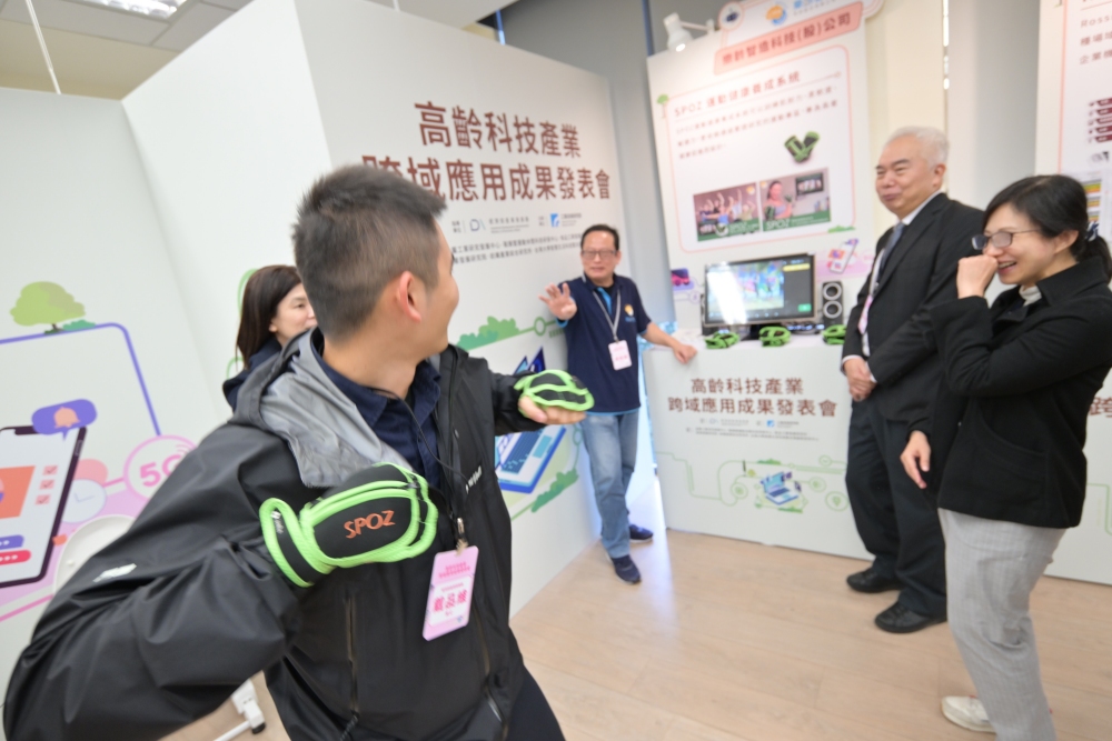 產發署跨域打造健康台灣 8家亮點業者秀高齡科技成果 6 03%E7%8F%BE%E5%A0%B4%E4%BE%86%E8%B3%93%E5%AF%A6%E9%9A%9B%E9%AB%94%E9%A9%97%E7%8F%BE%E5%A0%B4%E5%B1%95%E5%87%BA%E4%B9%8B%E9%AB%98%E9%BD%A1%E7%A7%91%E6%8A%80%E9%81%8B%E5%8B%95%E7%94%A2%E5%93%81