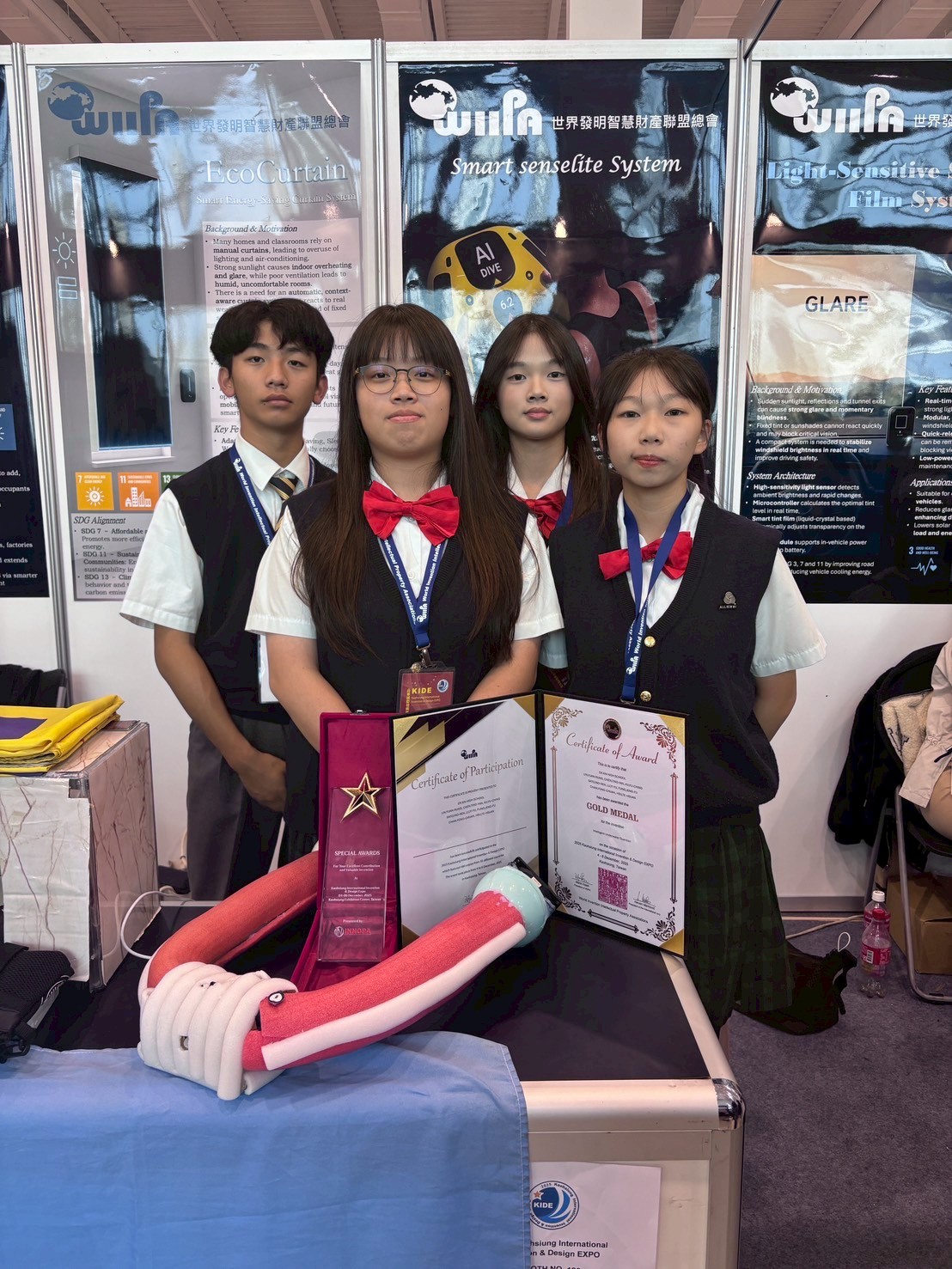 二信高中電商跨域合作勇奪高雄國際發明展金牌暨特別獎 5 LINE ALBUM 1141206%E9%AB%98%E9%9B%84%E5%9C%8B%E9%9A%9B%E7%99%BC%E6%98%8E%E5%B1%95 251210 5