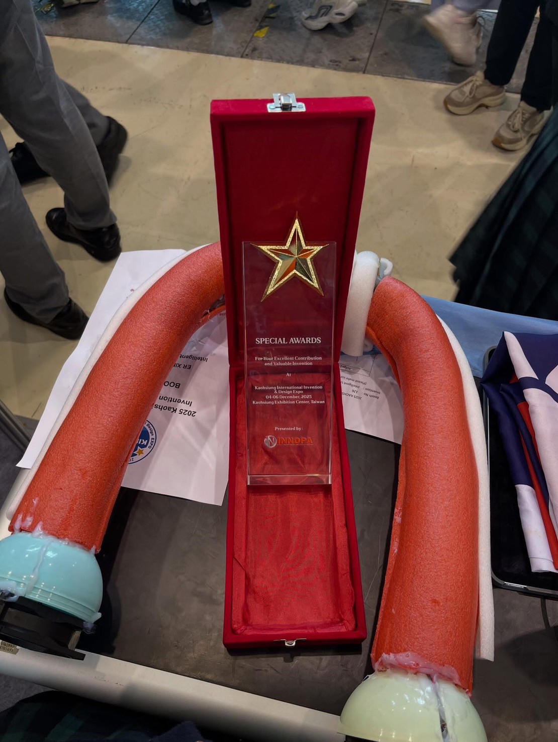 二信高中電商跨域合作勇奪高雄國際發明展金牌暨特別獎 7 LINE ALBUM 1141206%E9%AB%98%E9%9B%84%E5%9C%8B%E9%9A%9B%E7%99%BC%E6%98%8E%E5%B1%95 251210 2