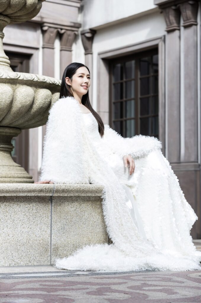 久明診所攜手郭碧婷以「Be Yourself」重現經典風華 重拾自信與溫柔力量,開啟「做自己的美學 Movement」 9 %E6%99%9A%E4%B8%8A1012 2025 12 11%E7%9A%84%E5%BD%B1%E5%83%8F 679x1024 1