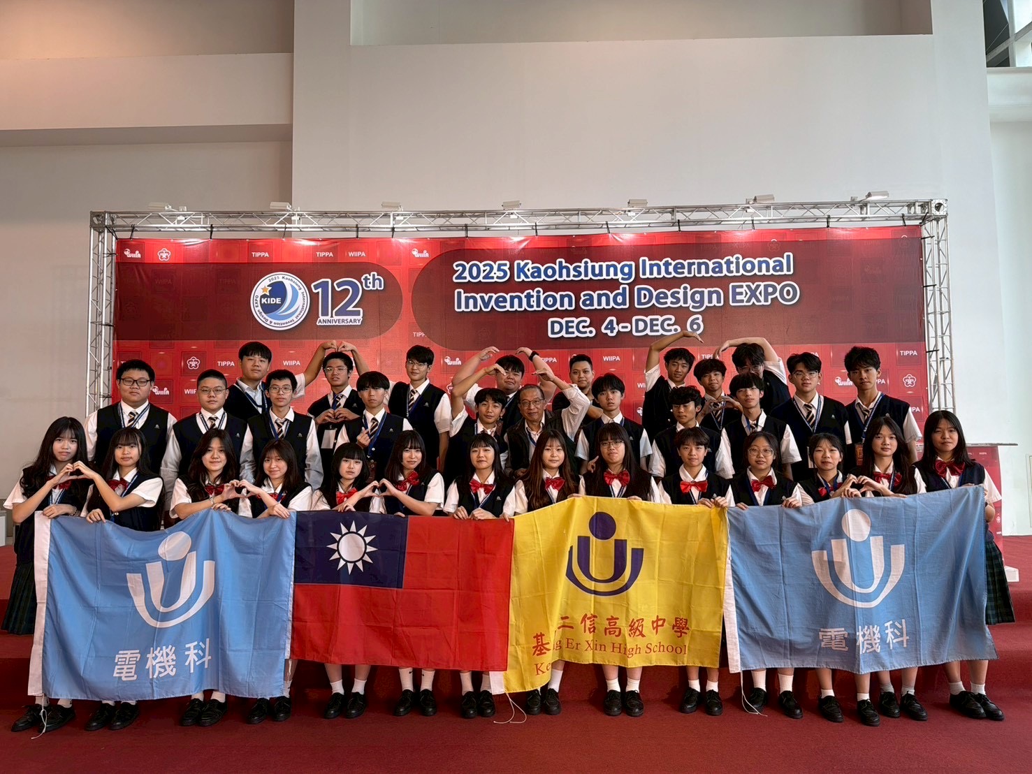 張允睿勇敢選擇自己所愛「用愛發光」 4 S 238927992