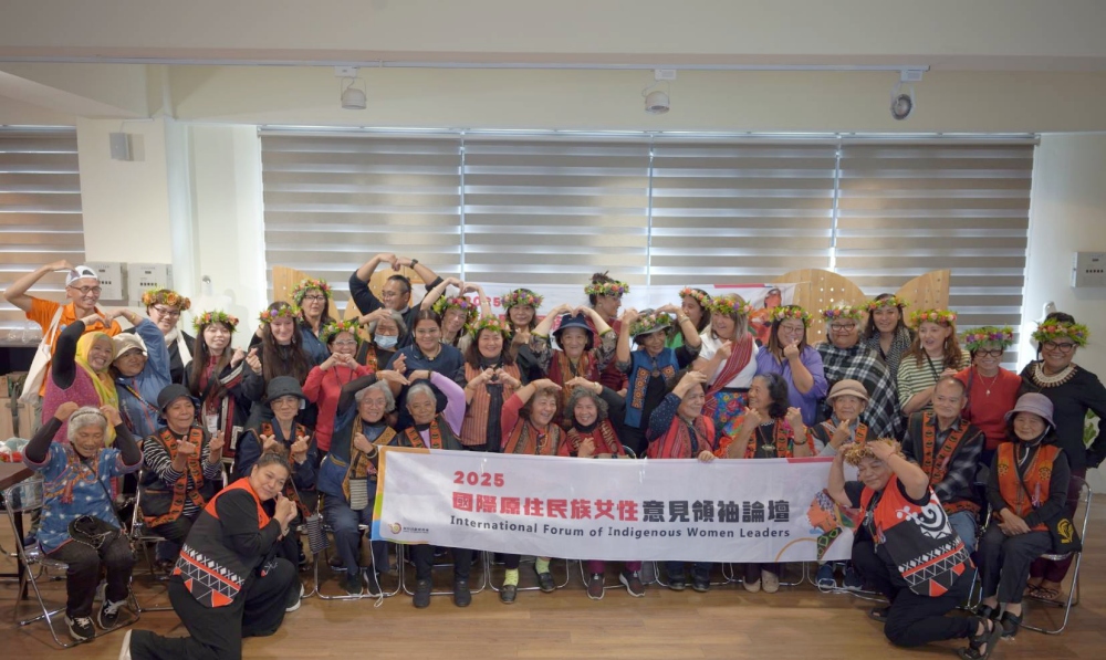 原民會舉辦2025年國際原住民族女性意見領袖論壇 3 01%E5%8E%9F%E6%B0%91%E6%9C%83%E8%88%89%E8%BE%A62025%E5%B9%B4%E5%9C%8B%E9%9A%9B%E5%8E%9F%E4%BD%8F%E6%B0%91%E6%97%8F%E5%A5%B3%E6%80%A7%E6%84%8F%E8%A6%8B%E9%A0%98%E8%A2%96%E8%AB%96%E5%A3%87 1
