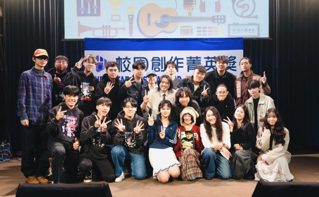 新一代文青教主-163braces人氣爆棚!得獎者祈願從她手上接獎 頒獎典禮像開盲盒 19 %E4%B8%8B%E5%8D%88435 2025 12 15%E7%9A%84%E5%BD%B1%E5%83%8F 1024x635 1
