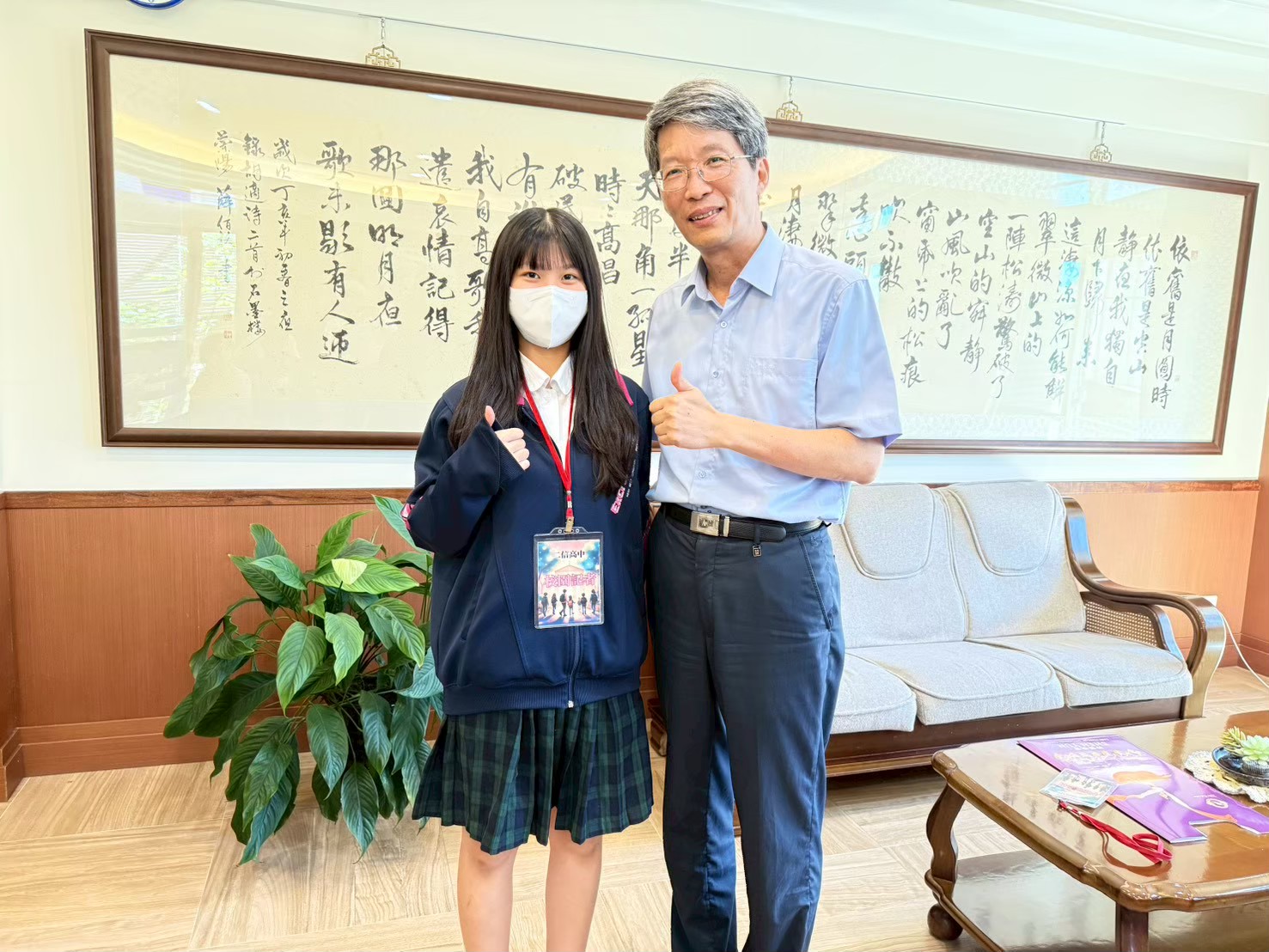 二信高中校園記者呂亞靜用熱情成就自己的人生舞台 3 LINE ALBUM 1141003%E6%A0%A1%E9%95%B7%E6%8E%88%E8%AD%89 251215 1