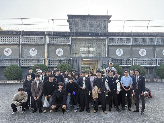 七十年代政治受難者林擎天獲淡江大學補發榮譽畢業證書 4 26