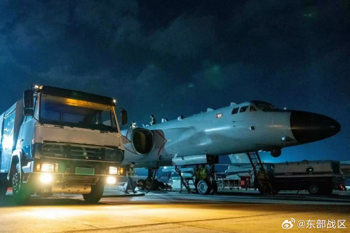 福建艦剛過台海 共軍啟動本月第三度「聯合戰備警巡」 6 共軍發文「夜間蓄勢待發」顯示其備戰姿態。圖/取自東部戰區微博