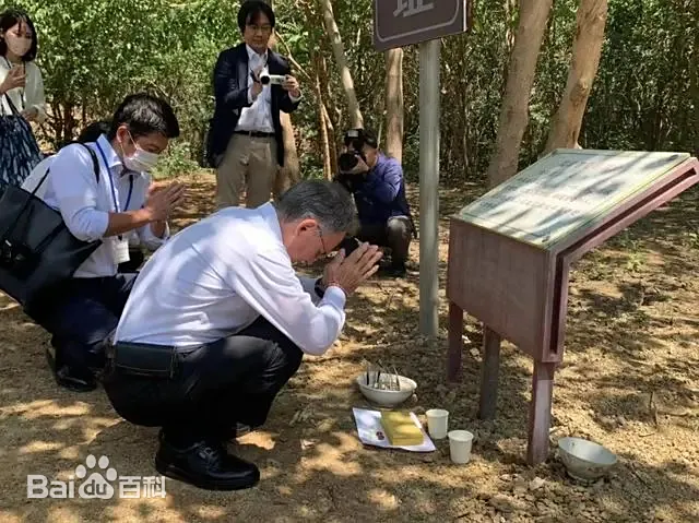 琉球復國浪潮升溫:500年被壓抑的民族自決願望 重回國際舞台 10 沖繩知事曾前往通州琉球墓園祭拜先祖。圖/取自百度