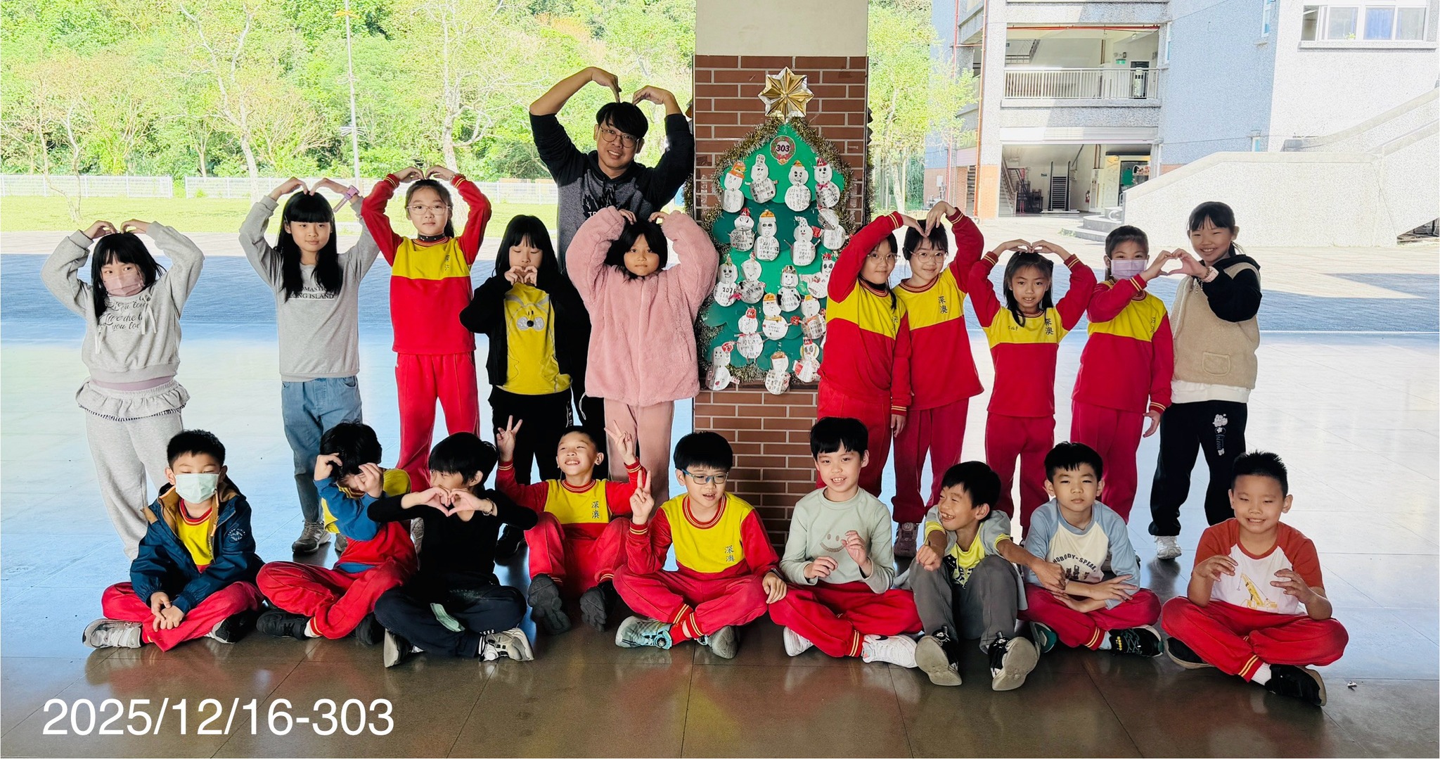 深澳國小親師生共創有愛環保聖誕樹 7 605229671 25866105536412329 5492262089520385755 n