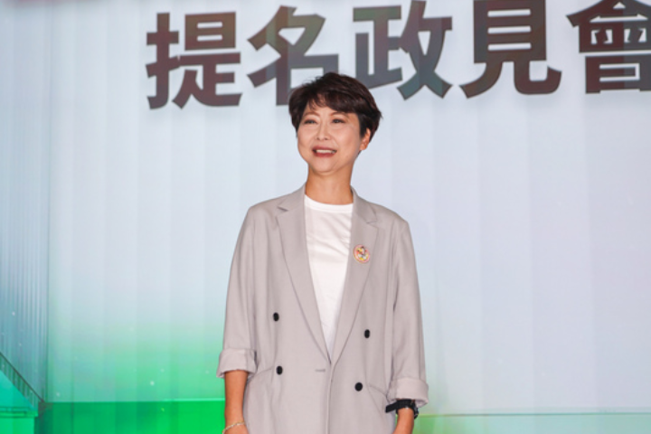 民進黨台南市長參選人之一的陳亭妃（見圖），27日晚與另一參選人林俊憲在政見發表會上唇槍舌劍。圖／中央社