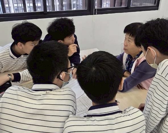 「跨世代感恩行動」紅心字會攜手復興實中 溫暖獨居長者的心 4 S 201924767