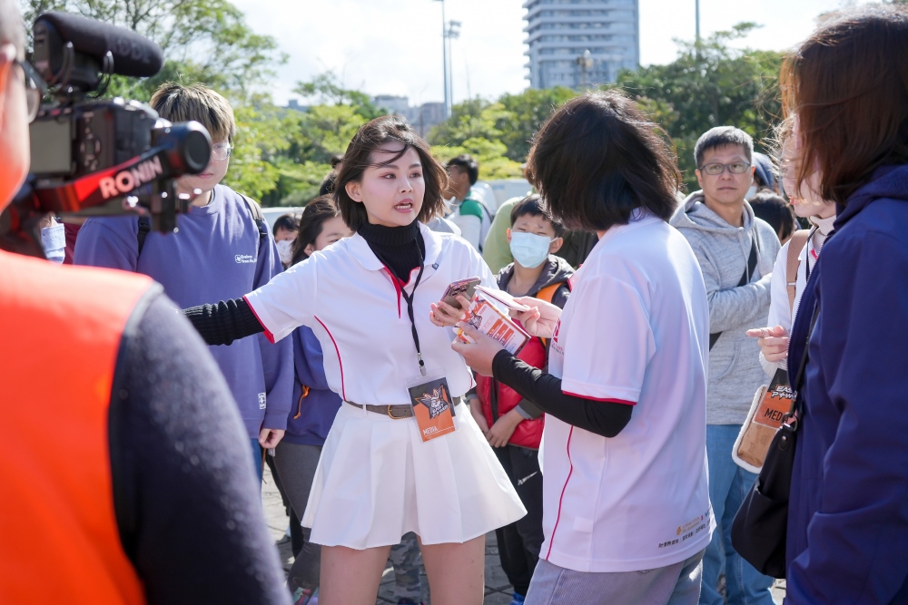 點亮偏鄉排球夢!俐富創辦人王俐喬發起「孩子的第一場夢想賽」 8 04%E4%BF%90%E5%AF%8C%E5%89%B5%E8%BE%A6%E4%BA%BA%E7%8E%8B%E4%BF%90%E5%96%AC%E7%99%BC%E8%B5%B7%E5%AD%A9%E5%AD%90%E7%9A%84%E7%AC%AC%E4%B8%80%E5%A0%B4%E5%A4%A2%E6%83%B3%E8%B3%BD