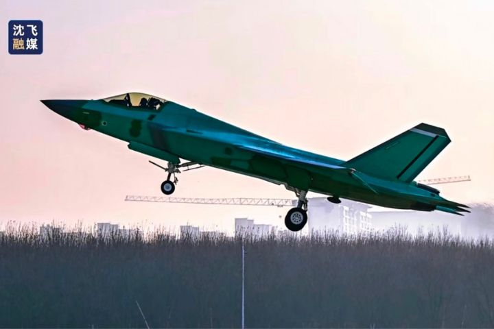 新年第一飛!瀋飛新廠房投產 殲-35、殲-35A第五代戰機產能將全面放量 3 殲-35所使用的綠色塗裝為中共海軍新一代艦載機標準防鏽底漆。圖/取自瀋飛融媒