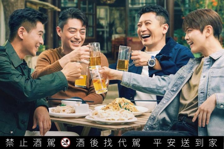 兩部新劇都演毒舌精英男 霍建華不當男神 衝新賽道 5 霍建華在《輕年》飾演上市公司副總馬丁(左2),表面是有錢有勢的精英霸總,實際卻是嘴硬心軟的傲嬌代表。圖/取自劇照