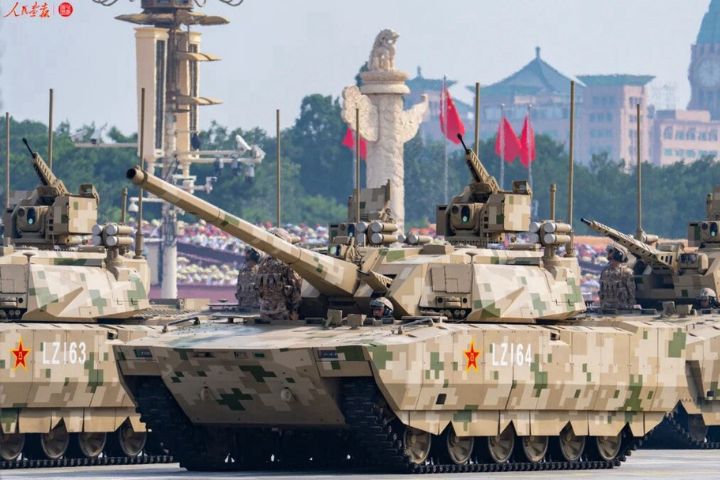 解放軍新一代ZTZ-100型主戰坦克，在大陸閱兵中亮相。圖/取自人民日報