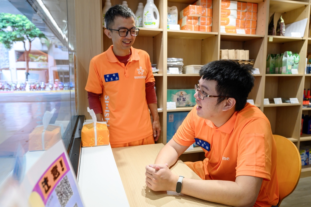 02%E6%96%BD%E5%BD%A5%E4%BD%91%E5%9C%A8%E5%B0%B1%E6%9C%8D%E5%93%A1%E7%9A%84%E4%B8%80%E5%B0%8D%E4%B8%80%E9%99%AA%E4%BC%B4%E8%88%87%E6%8C%87%E5%B0%8E%E4%B8%8B%E9%80%90%E6%AD%A5%E5%BB%BA%E7%AB%8B%E8%87%AA%E4%BF%A1%E8%88%87%E5%AE%89%E5%85%A8%E6%84%9F