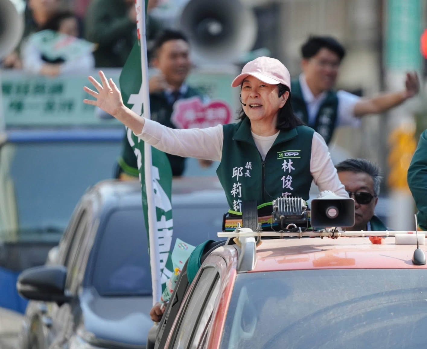台南市議會議長邱莉莉原本支持林俊憲，但在陳亭妃勝選後安排了「大和解」，她遺憾陳亭妃未簽署聲明。圖／取自邱莉莉臉書