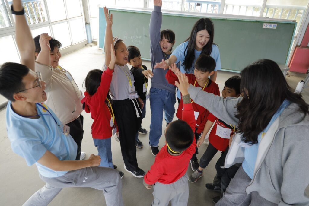 小樹傳愛協會攜手台北金融研究發展基金會【走進新港安和國小 用陪伴讓愛永續】 5 S 235003953 1024x683 1