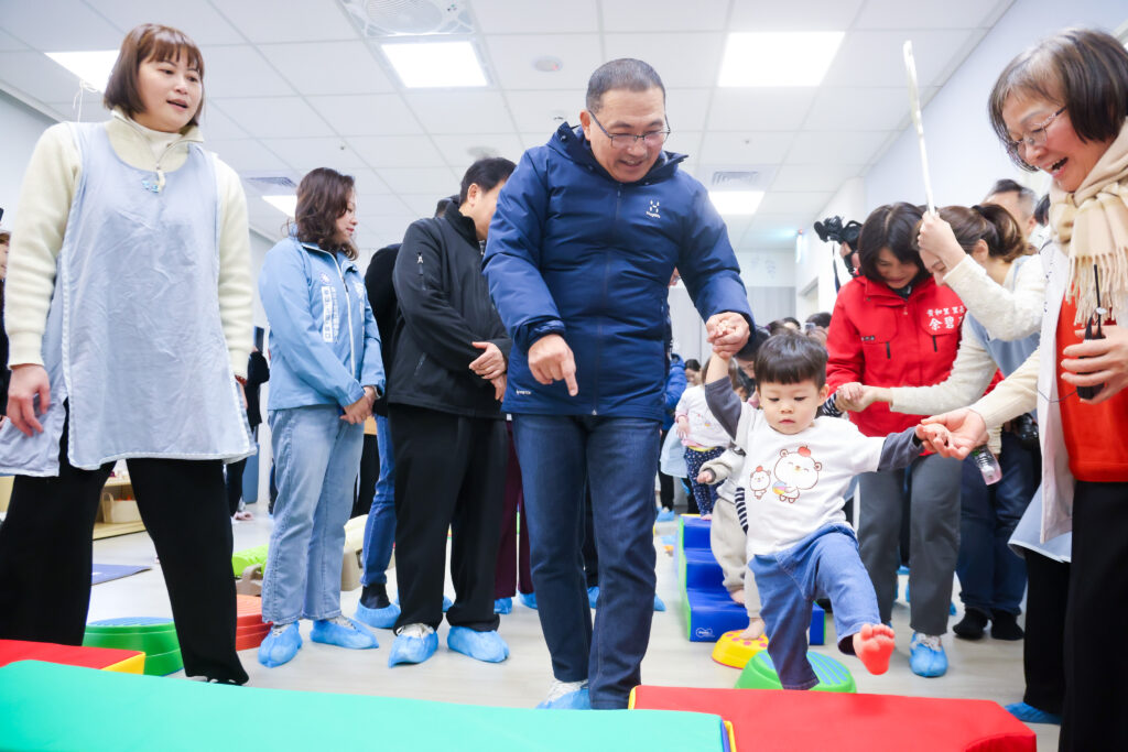 %E6%AD%A4%E6%AC%A1%E9%96%8B%E5%B9%95%E7%9A%84%E7%AC%AC129%E5%AE%B6%E6%B3%B0%E5%B1%B1%E4%B8%AD%E5%B1%B1%E5%85%AC%E5%85%B1%E6%89%98%E8%82%B2%E4%B8%AD%E5%BF%83%E5%8F%8A%E7%AC%AC130%E5%AE%B6%E6%9D%BF%E6%A9%8B%E6%9F%8F%E7%BF%A0%E5%85%AC%E5%85%B1%E6%89%98%E8%82%B2%E4%B8%AD%E5%BF%83%E5%85%B1%E5%8F%AF%E6%94%B6%E6%89%98100%E5%90%8D0%E8%87%B32%E6%AD%B2%E5%AC%B0%E5%B9%BC%E5%85%92 1024x683 1