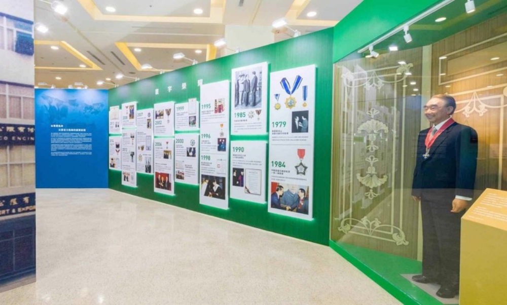 張榮發辭世十周年 感動特展登場 親筆手稿、等身蠟像首度曝光 5 02%E5%BC%B5%E6%A6%AE%E7%99%BC%E8%BE%AD%E4%B8%96%E5%8D%81%E5%91%A8%E5%B9%B4%E6%84%9F%E5%8B%95%E7%89%B9%E5%B1%95%E7%99%BB%E5%A0%B4%E8%A6%AA%E7%AD%86%E6%89%8B%E7%A8%BF