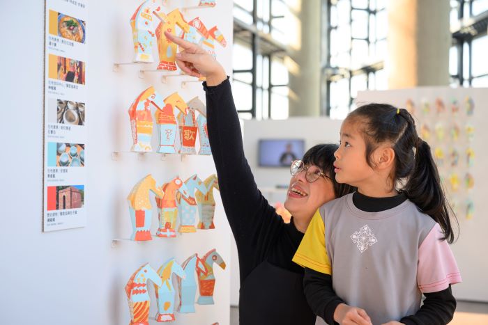 跨界藝術翻轉文化色彩 陶博館「感動馬」聯展繽紛迎新年 5 《圖說》「感動馬 陶博聯展」即日起至3月22日於陶博館登場。〈陶博館提供〉