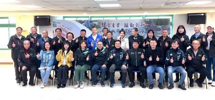 讓每項建設落地有感 新北行動治理前進泰山林口 46 《圖說》林口區里長與市府團隊及貴賓們合影。〈民政局提供〉