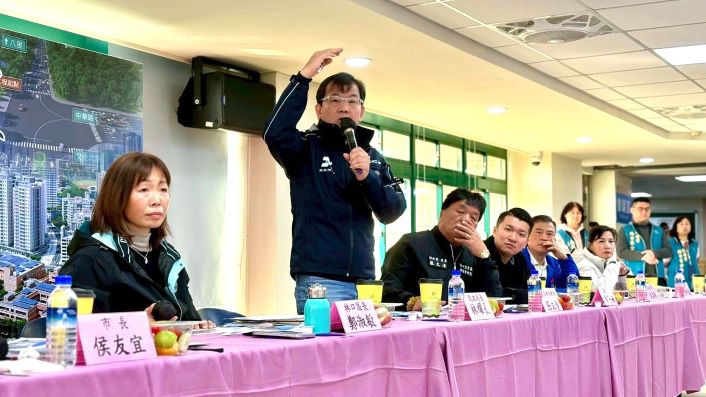 讓每項建設落地有感 新北行動治理前進泰山林口 48 《圖說》民政局長林耀長回應里長提案。〈民政局提供〉