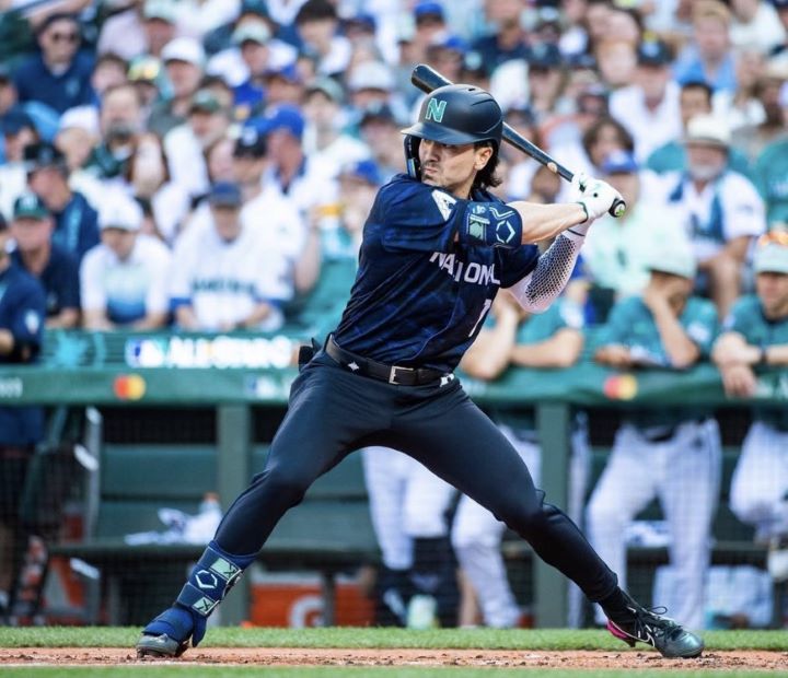 大谷蟬聯MLB百大球星榜首 台美混血卡洛爾躋身第9 2 台灣球迷關注的台美混血好手卡洛爾名列第9,躋身聯盟前10球星之列。圖/取自Corbin Carroll IG