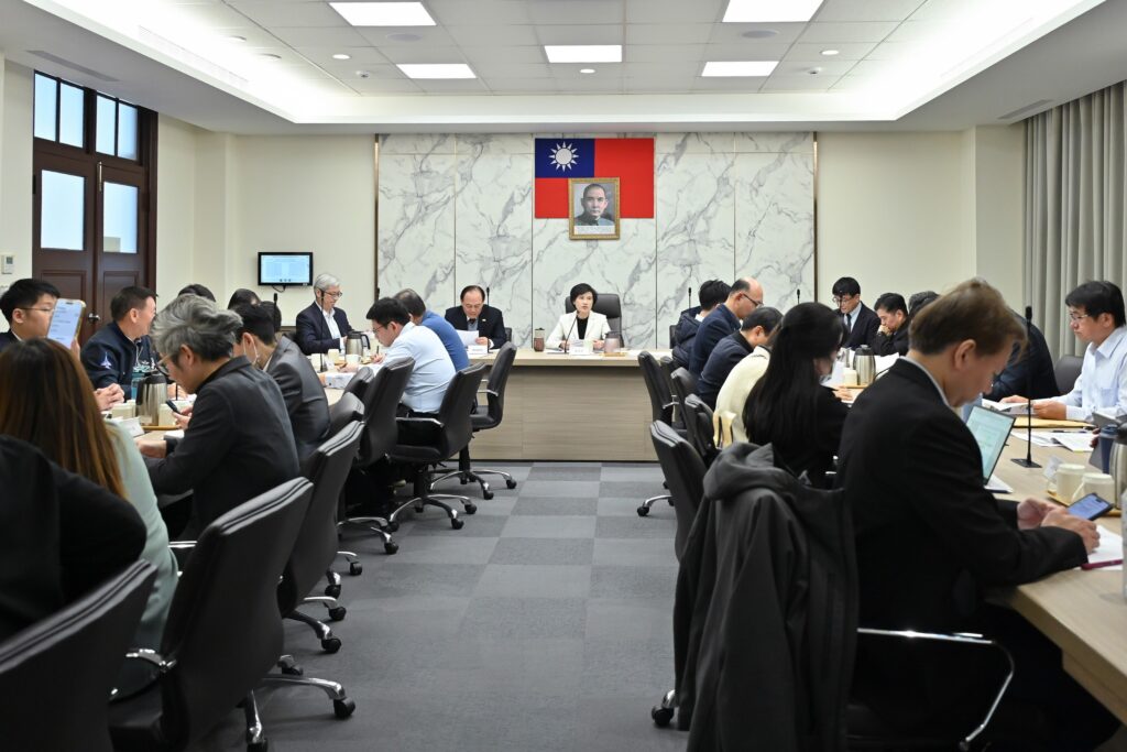 「無人載具產業發展及管理機制」專案會議 以「三大政策目標」、「五大策略」逐步達成無人機全非紅供應鏈目標 4 S 35373071 1024x683 1