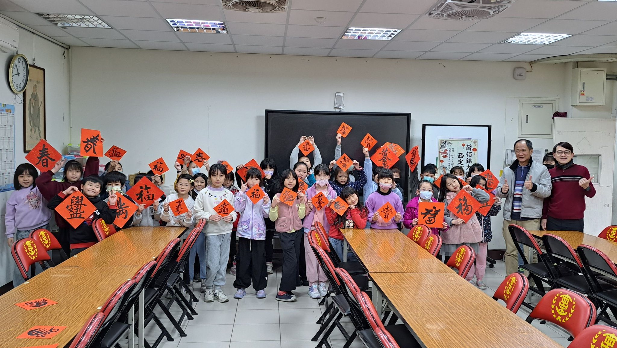 西定國小邀請薛佰銘大師到校揮毫迎新春 4 616576361 1361950182397941 8330695474011150758 n