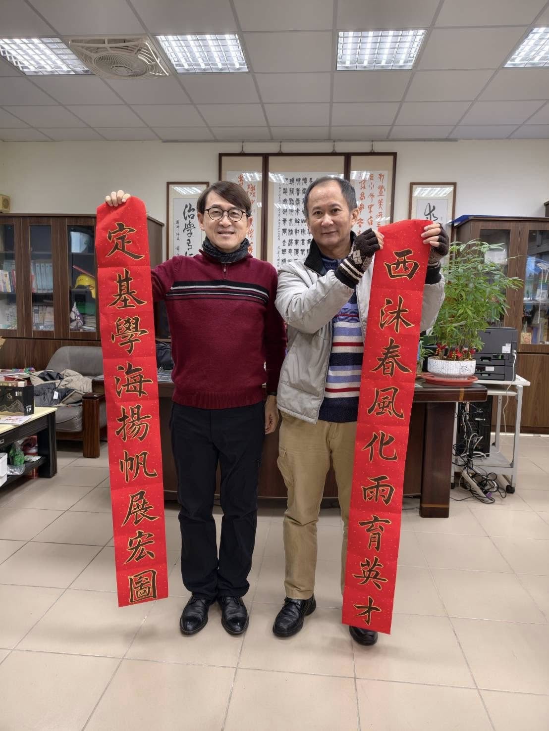 西定國小邀請薛佰銘大師到校揮毫迎新春 6 616423991 1361950095731283 1589251747498339913 n