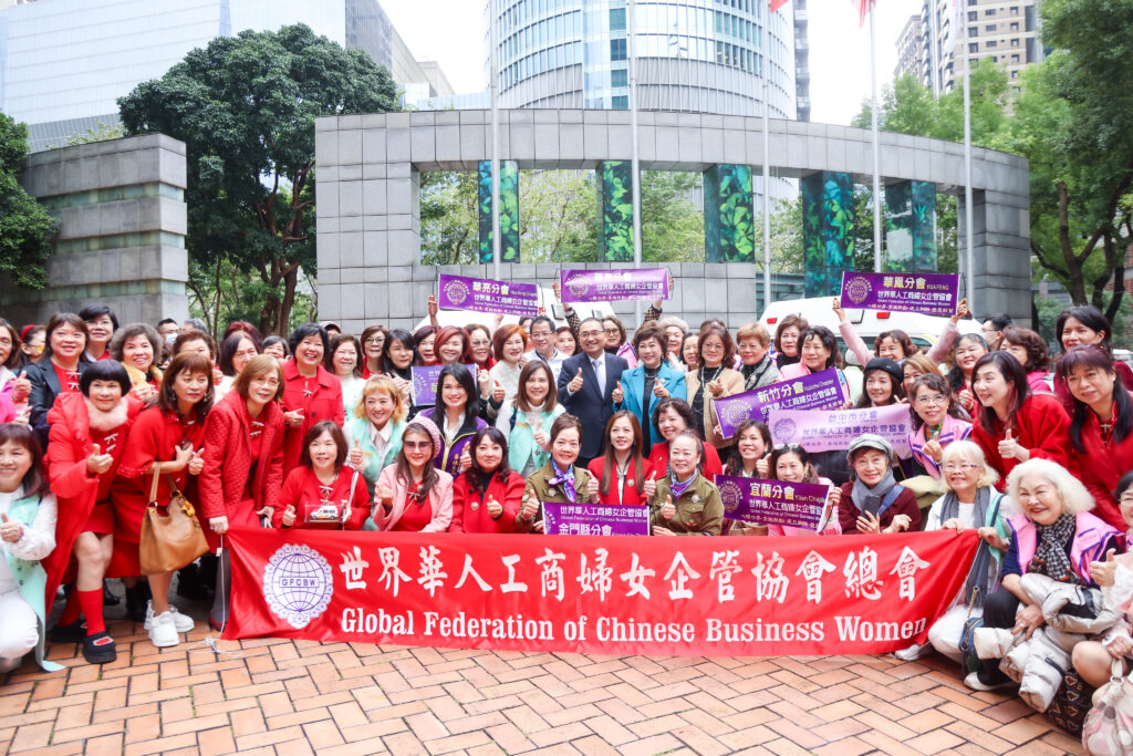 代表受贈2輛高頂救護車 侯友宜感謝團體企業共同提升新北救護量能 2 2%E8%BC%9B%E6%95%91%E8%AD%B7%E8%BB%8A%E5%B0%87%E5%88%86%E5%88%A5%E6%B4%BE%E9%A7%90%E8%87%B3%E6%96%B0%E5%BA%97%E5%8F%8A%E7%9F%B3%E9%96%80%E5%88%86%E9%9A%8A%E6%8F%90%E4%BE%9B%E5%B8%82%E6%B0%91%E6%9B%B4%E5%8D%B3%E6%99%82%E5%84%AA%E8%B3%AA%E7%9A%84%E9%86%AB%E7%99%82%E6%9C%8D%E5%8B%99 1024x683 1