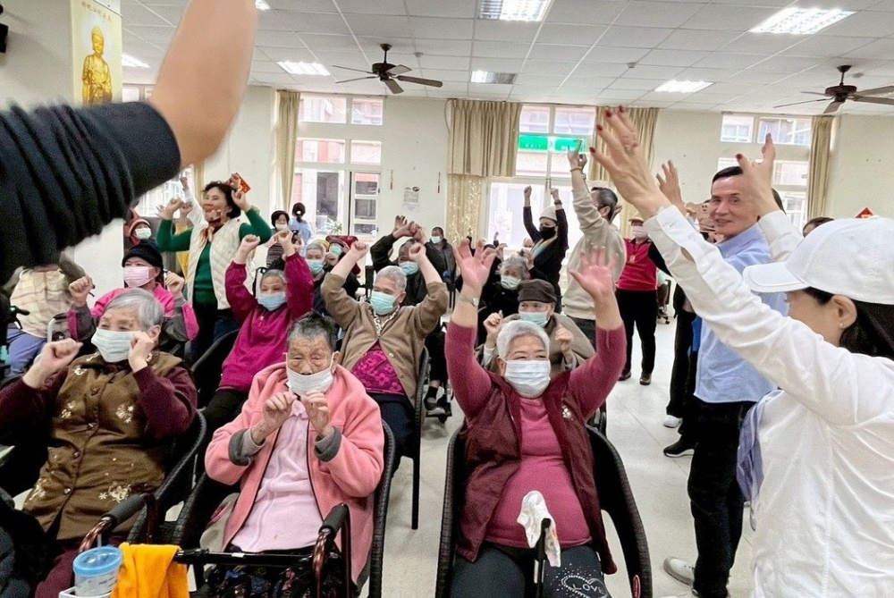 03%E5%8F%B0%E5%8C%97%E5%B9%B8%E7%A6%8F%E6%89%B6%E8%BC%AA%E7%A4%BE%E7%94%A8%E9%A6%99%E6%B0%A3%E6%93%81%E6%8A%B1%E9%95%B7%E7%85%A7