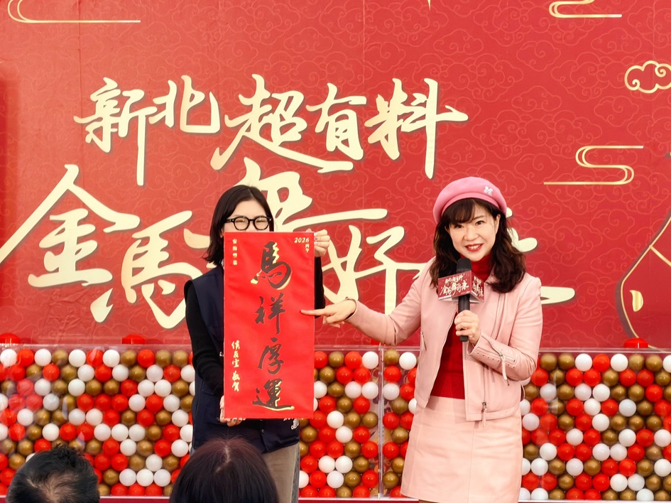 「新北超有料 金馬舞好康」新北年貨市集熱鬧讓民眾感受濃厚年味 4 %E7%B6%93%E7%99%BC%E5%B1%80%E9%95%B7%E7%9B%9B%E7%AD%B1%E8%93%89%E8%A1%A8%E7%A4%BA%E4%BB%8A%E5%B9%B4%E7%B5%90%E5%90%88%E5%95%86%E5%9C%88%E5%B8%82%E5%A0%B4%E5%8F%8A%E6%96%B0%E5%8C%97%E5%90%84%E5%A4%A7%E5%A0%B4%E9%A4%A8%E5%85%B1%E5%90%8C%E6%8E%A8%E5%87%BA%E6%96%B0%E5%8C%97%E8%B6%85%E6%9C%89%E6%96%99%E9%87%91%E9%A6%AC%E8%88%9E%E5%A5%BD%E5%BA%B7%E7%B3%BB%E5%88%97%E6%B4%BB%E5%8B%95%E4%BF%83%E9%80%B2%E5%9C%B0%E6%96%B9%E7%B6%93%E6%BF%9F%E7%99%BC%E5%B1%95%E8%AE%93%E6%9B%B4%E5%A4%9A%E5%9C%A8%E5%9C%B0%E6%A5%AD%E8%80%85%E5%85%B1%E5%90%8C%E5%8F%97%E6%83%A0