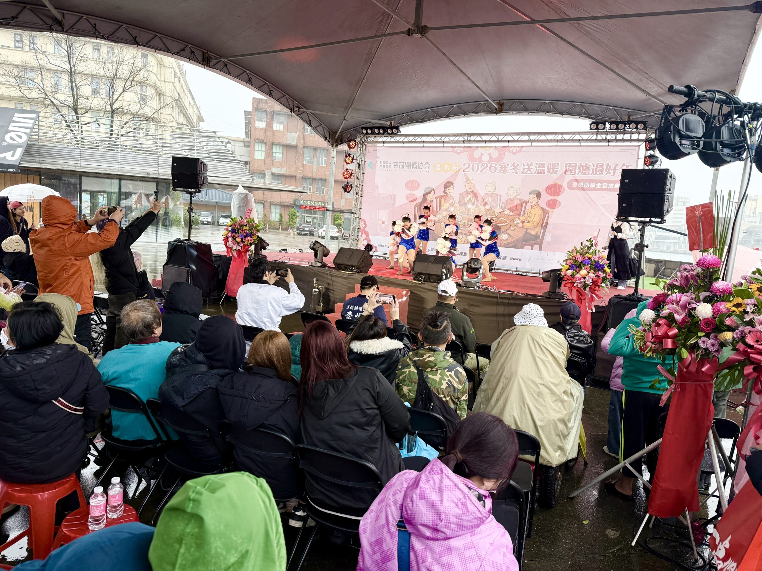 風雨中寒冬送暖不停歇 薄荷有愛傳播真善美 7 239F817F BBAB 44DD 97FA C3A95B34EB83 scaled