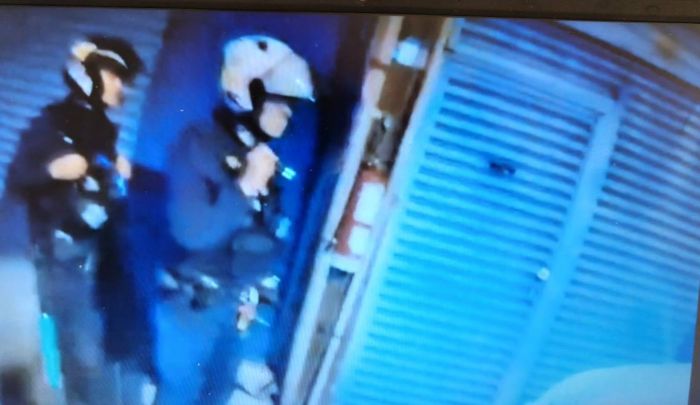 《圖說》板橋警基於公共安全考量，立即通報攔截圍捕梁姓竊嫌。〈板橋分局提供〉