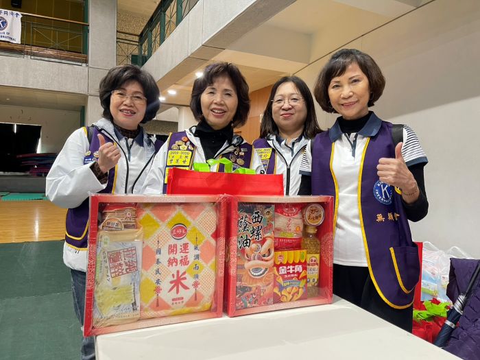 捐紅包物資獻愛心 〈新北無類同濟會〉春節前夕送暖 6 《圖說》無類同濟會提供物資。〈社會局提供〉