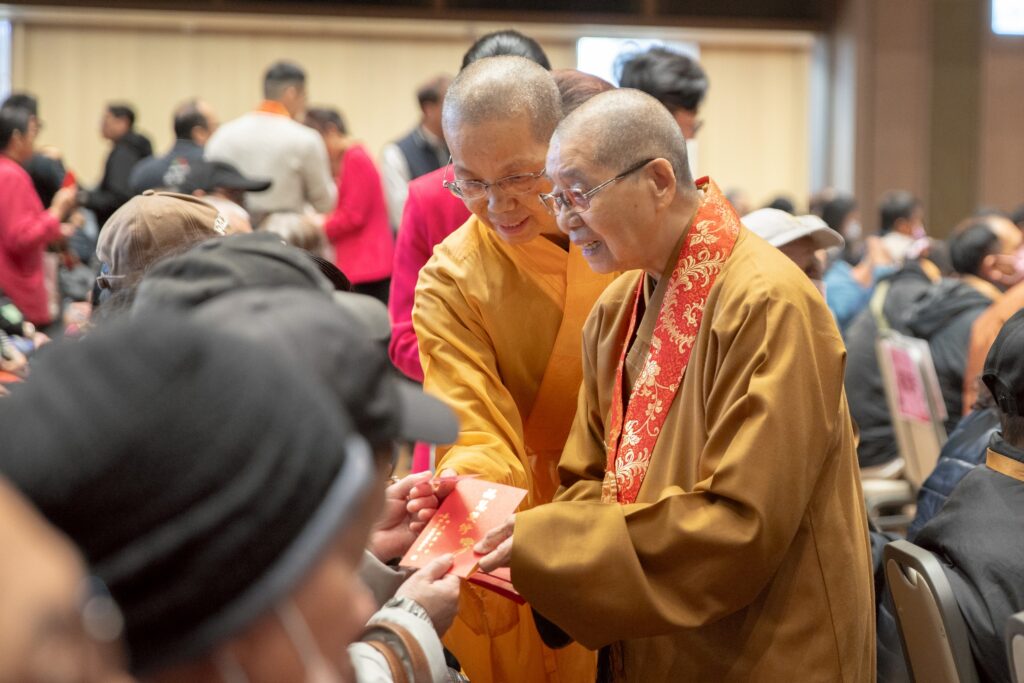 迎春送暖慶法寶節 佛光山惠中寺關懷1400戶福田戶 3 0201 292 1024x683 1