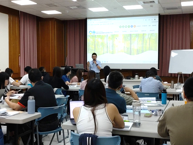 《圖說》企業代表參與碳盤查輔導課程，圖為114年碳盤查輔導課程照片。〈經發局提供〉