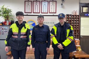 機車中柱卡水溝蓋 警即時協助排除 2 MEITU 20260203 121436882 300x200 1