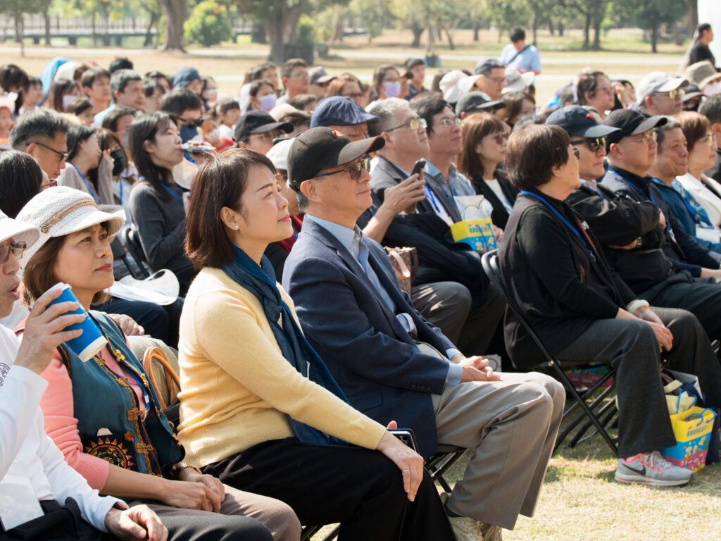 %E6%96%87%E5%8C%96%E9%83%A8%E9%95%B7%E6%9D%8E%E9%81%A0%E5%B0%88%E6%B3%A8%E6%AC%A3%E8%B3%9E%E7%B4%99%E9%A2%A8%E8%BB%8A%E8%87%BA%E7%81%A3%E5%8F%B0%E8%AA%9E%E7%89%88%E8%AB%B8%E8%91%9B%E5%9B%9B%E9%83%8E%E6%BC%94%E5%87%BA%E4%BB%A5%E5%AF%A6%E9%9A%9B%E8%A1%8C%E5%8B%95%E6%94%AF%E6%8C%81%E6%9C%AC%E5%9C%9F%E7%B6%93%E5%85%B8%E8%88%87%E6%AF%8D%E8%AA%9E%E5%82%B3%E6%89%BF 1 1024x768 1