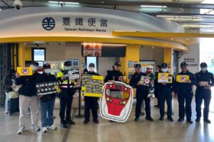 懷舊鈴聲響起 鐵警攜手臺鐵 食炸開運便當 今開賣 雙鐵聯袂上菜 吃進美味 守住紅包 35 MEITU 20260209 144454040 300x200 1