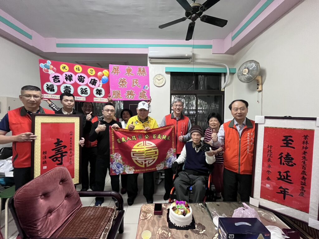 %E5%9C%96%E8%AA%AA1%E8%91%89%E4%BC%AF%E4%BC%AF%E5%AE%B6%E4%BA%BA%E8%88%87%E6%A6%AE%E6%9C%8D%E8%99%95%E5%90%8C%E4%BB%81%E5%90%88%E5%BD%B1 0 1024x768 1